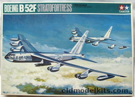 Tamiya 1/100 Boeing B-52F Stratofortress - 320th Bomb Wing 15 Flying Corps / 93rd Bomb Wing 15th Flying Corps, PA1016-998 plastic model kit